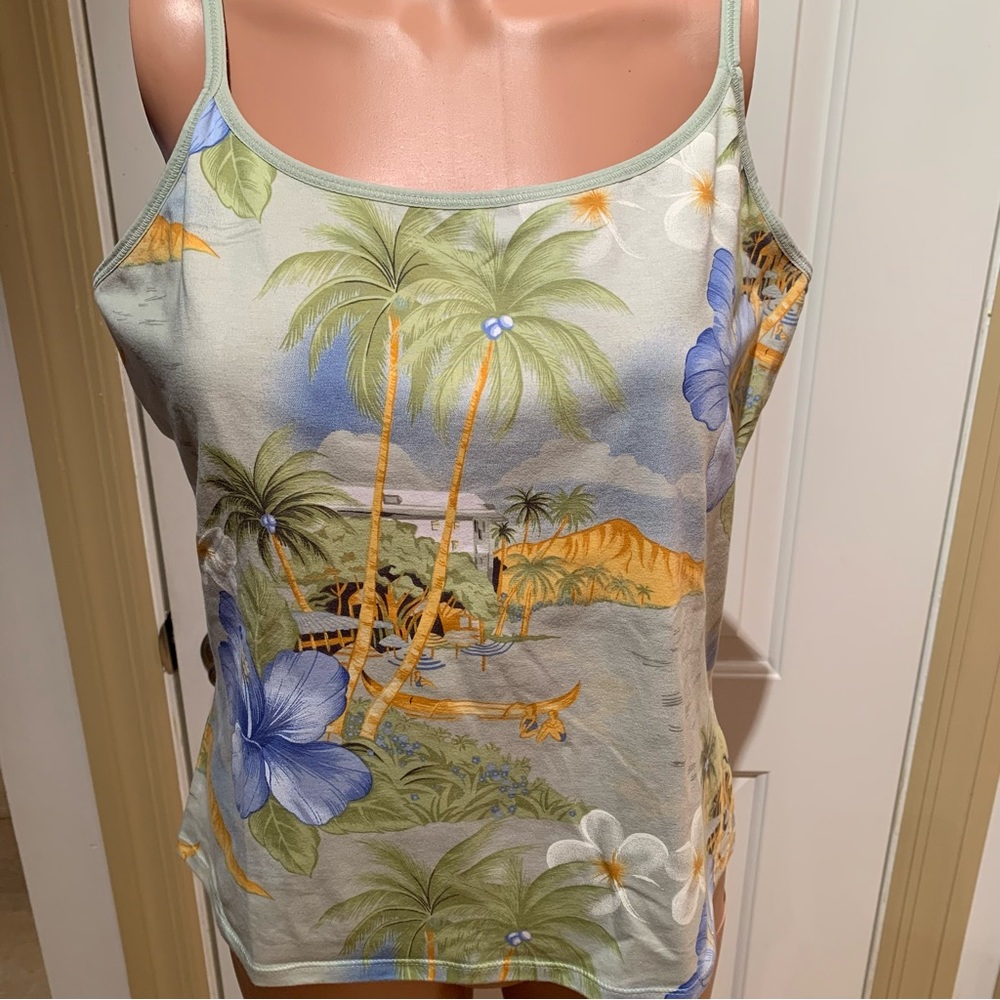 JAMAICA BAY! Hawaiian style floral tank tops. Size PXL, 2 tops‎ for $26.